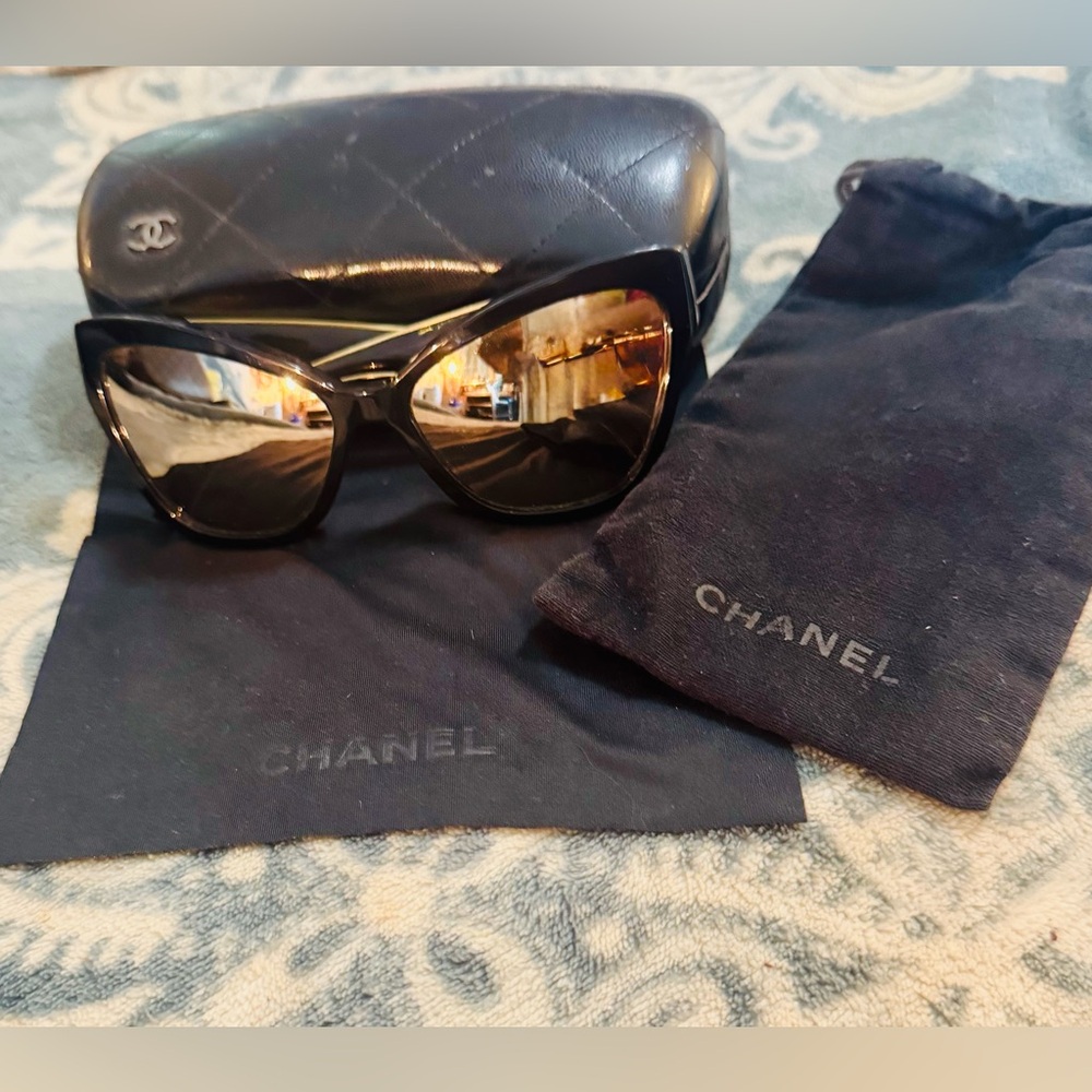 Chanel Black / 18K Gold Mirrored 5271 Cat Eye Sunglasses 🕶️